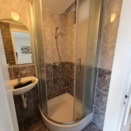 Apartment E&g *